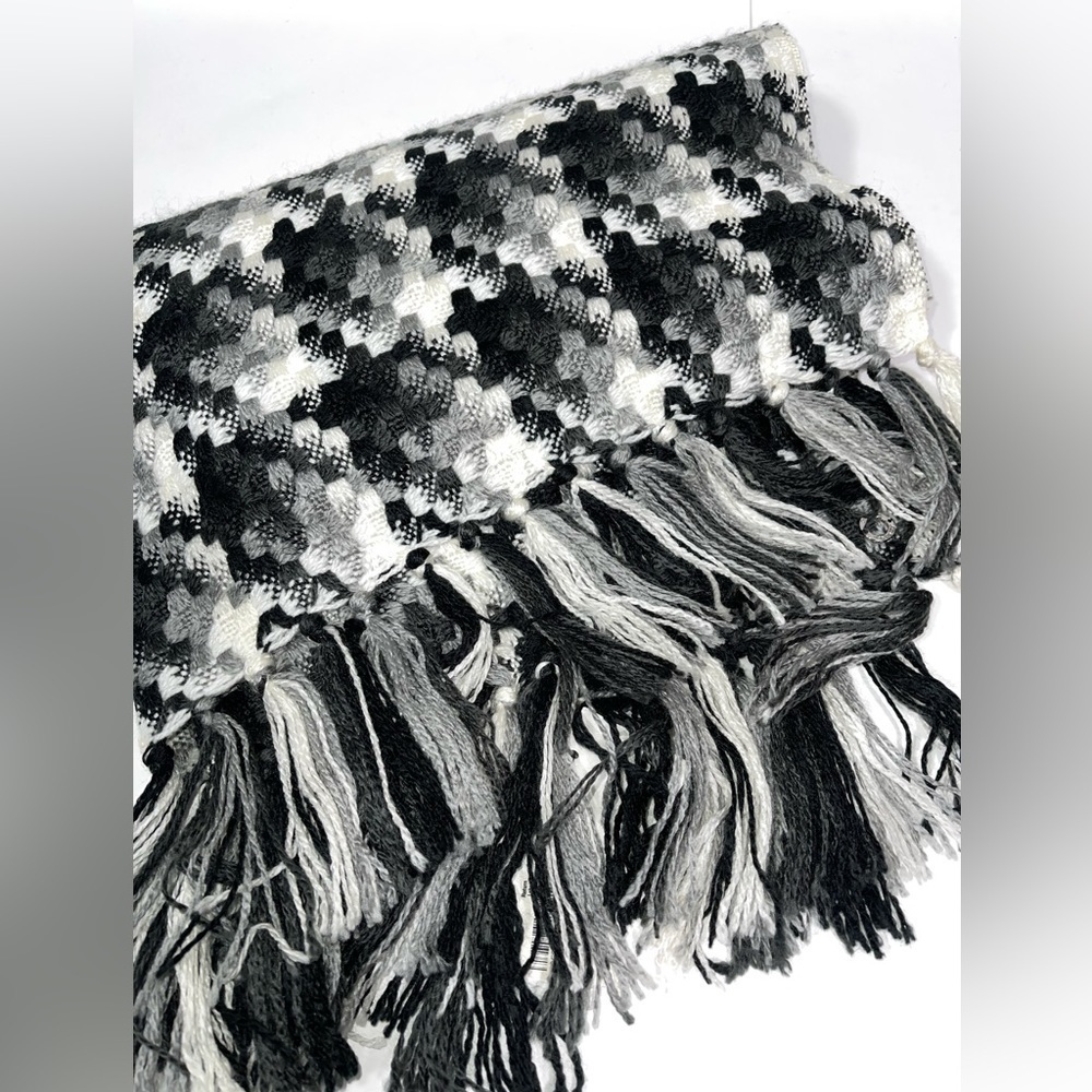 Calvin Klein Blanket Fringe Scarf nwt